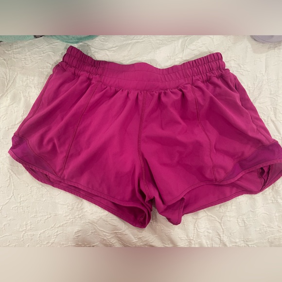 lululemon size 8 hotty hot shorts - Picture 2 of 3